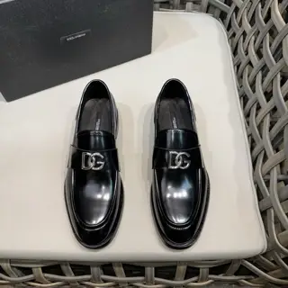 Dolce & Gabbana Cowhide Moccasin Men’s Loafers|Decorated with DG hardware nameplate|Made of