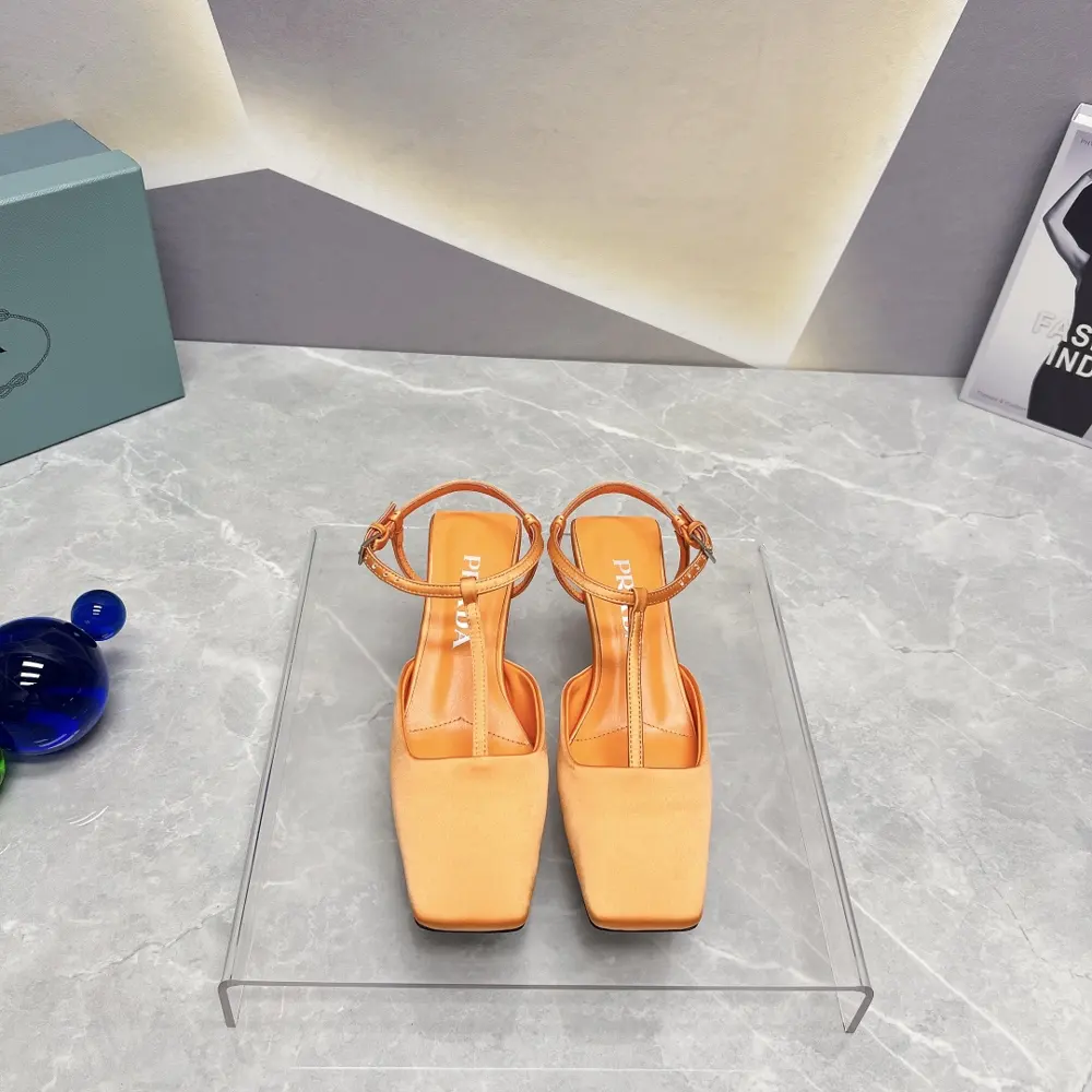 Prada’s latest spring and summer catwalk hot-selling sandal series