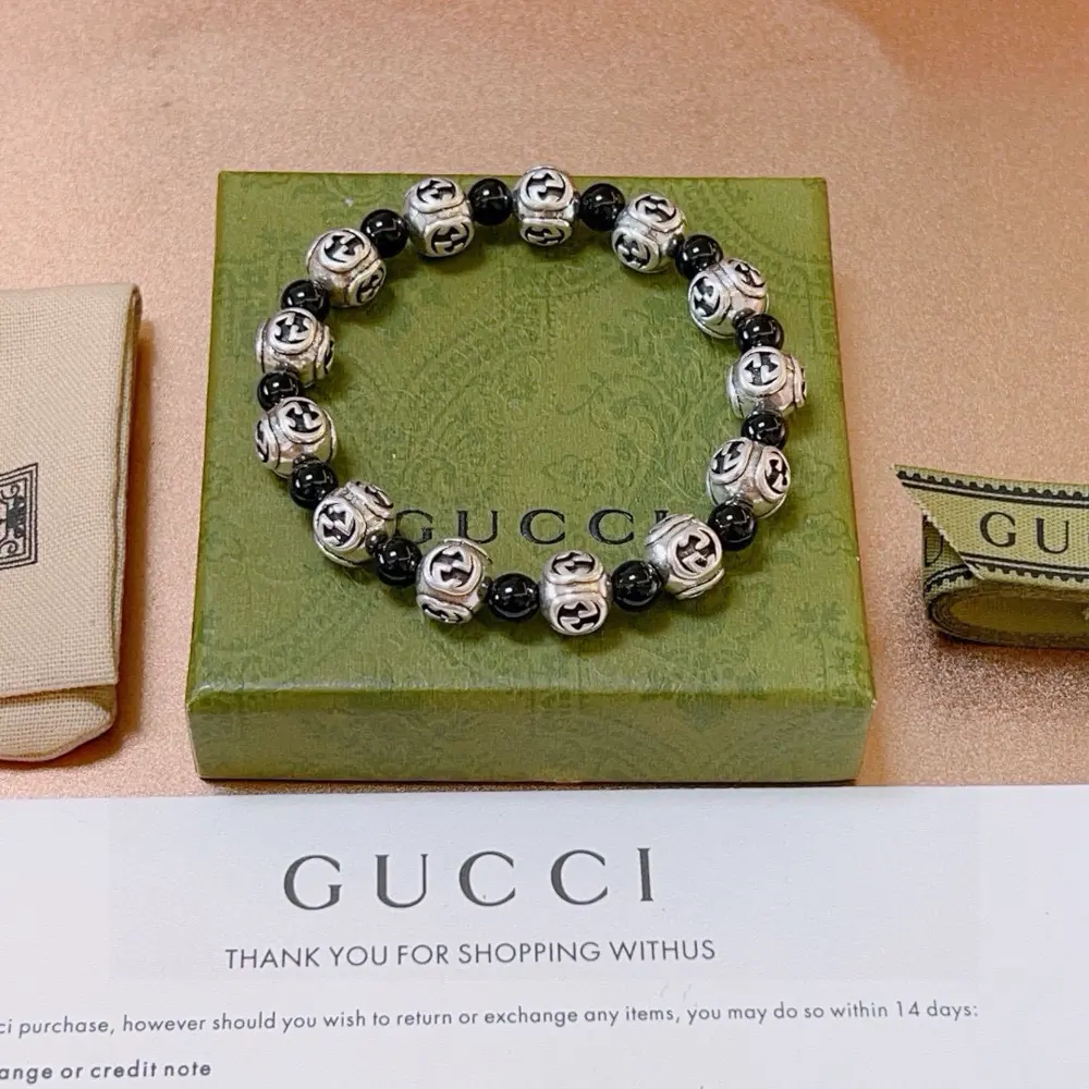 Gucci Luxury bracelets for men and women. The latest full-bead bracelets are of a higher