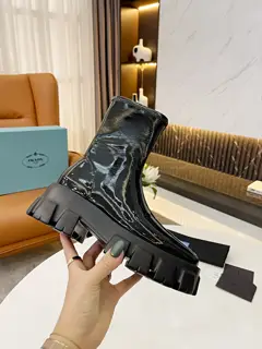 Women’s shoes
