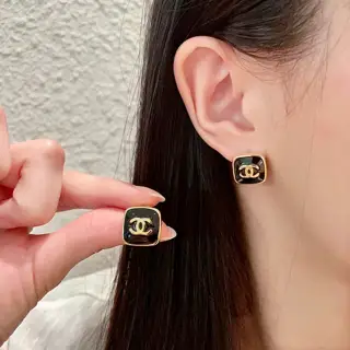 Second-hand Chanel earrings