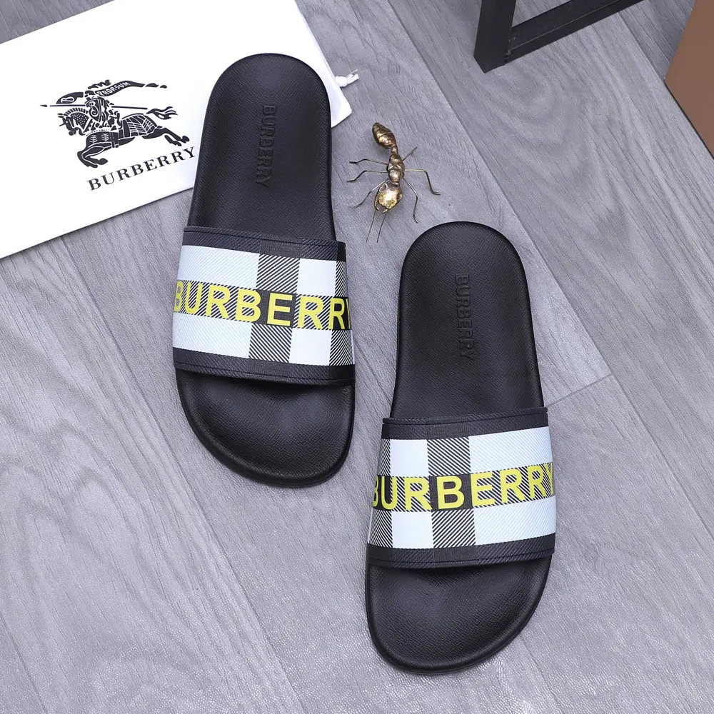 BURBERRY Couple slippers