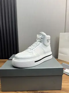 Prada men’s shoes counter shoes