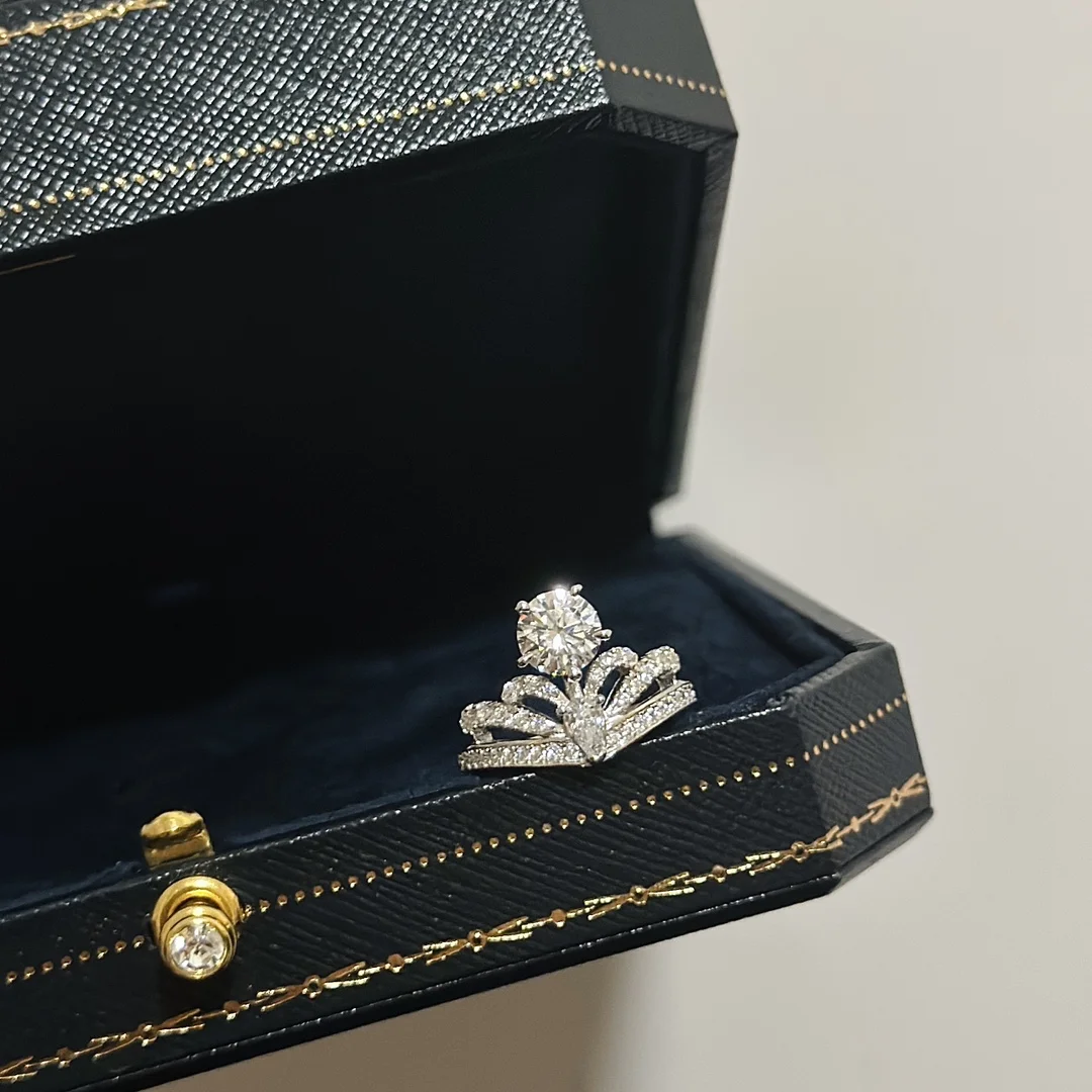 Chaumet Crown Five-claw Diamond Ring