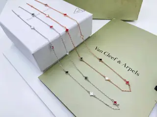 Van Cleef & Arpels black