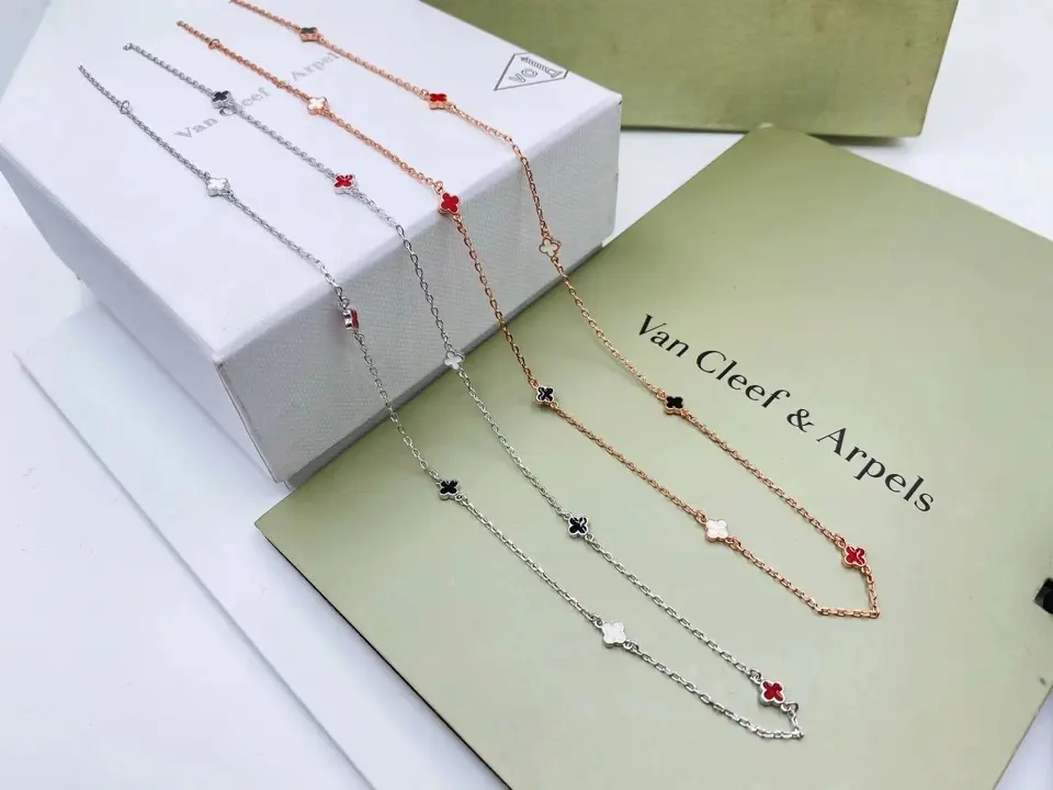 Van Cleef & Arpels black