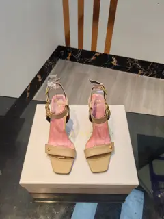 Balmain’s latest spring and summer catwalk metal buckle hollow high-heeled sandals
