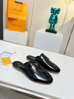 Louis Vuitton loafers. High-end product quality in the market. The latest original buckle