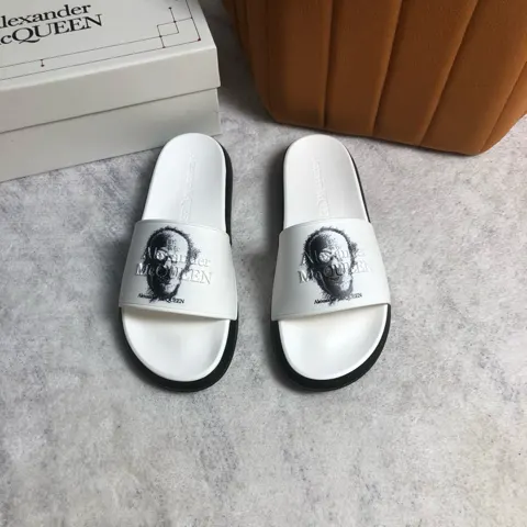 Alexander McQUEEN flip flops