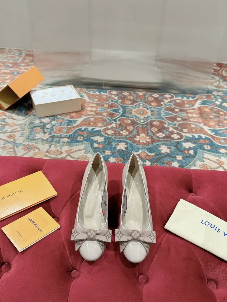 Louis Vuitton autumn and winter new round-toed bow-knot shoes