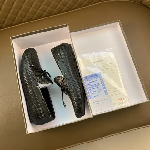 BOTTEGA VENETA loafers. The upper