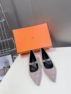 Hermès latest spring and summer Kelly buckle pointed cat heel fashion shoes. Hard to find