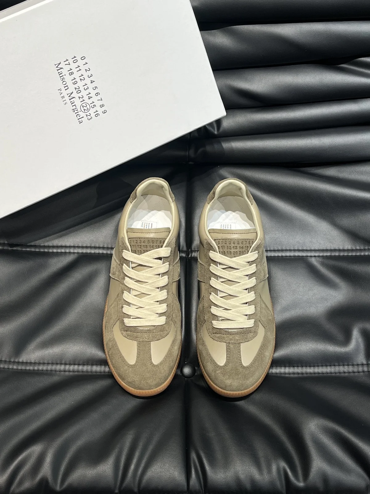 Maison Margiela MM6 Retro Derby Shoes This replica is a leather-stitched Derby shoe. The