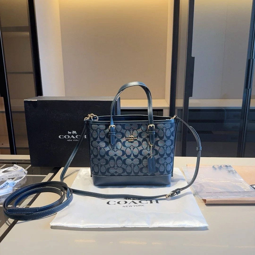 COACH Tote