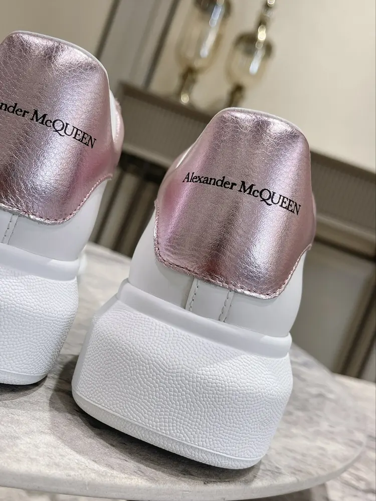 Alexander McQueen classic star hit all-match white shoes
