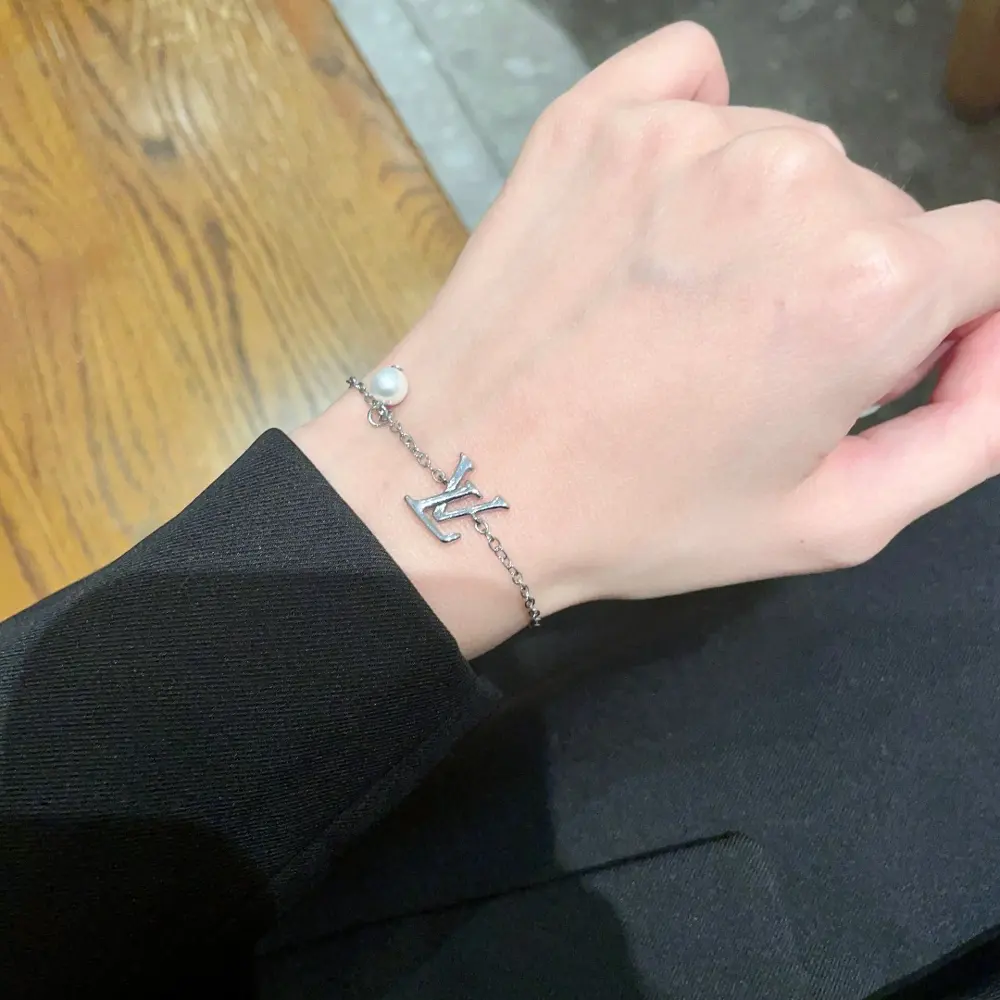 Louis Vuitton classic floral design double flower design pendant bracelet