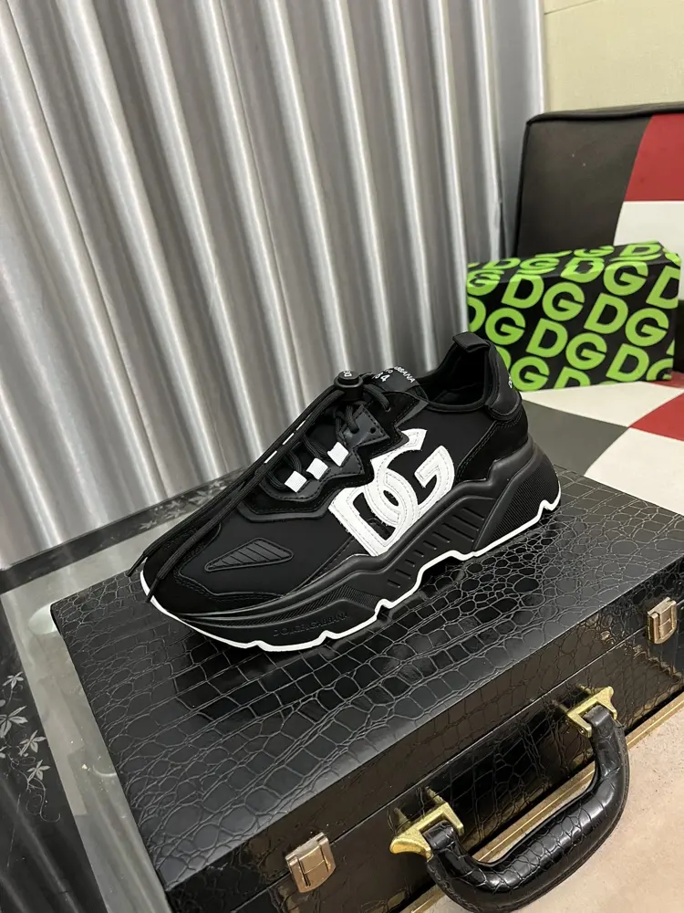 Dolce & Gabbana Dolce&Gabbana high-end men’s sports and casual shoes. Original goods from