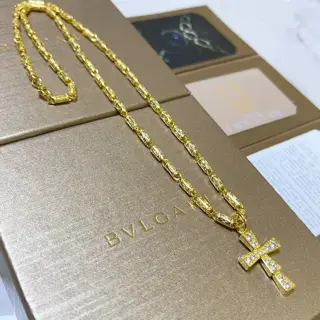 Bvlgari DIVAS’ DREAM series is in perfect condition and has invincible details. The unique
