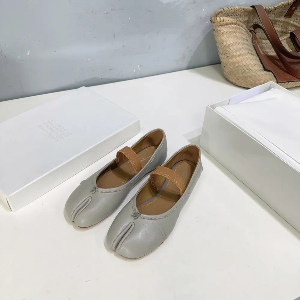 Maison Margiela autumn and winter new color Margiela tabi split-toe elastic ballet shoes