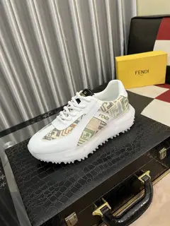 Fendi casual shoes The shoe body