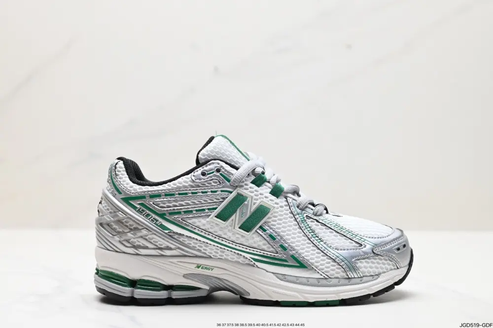 New Balance Paying tribute to the retro luxury sedan M1906RKC
