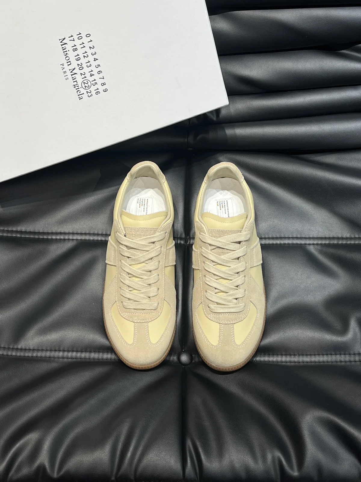 Maison Margiela MM6 Retro Derby Shoes This replica is a leather-stitched Derby shoe. The