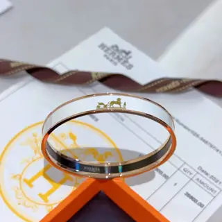 Hermes Bracelet The enamel craft is really a test of the craftsman’s skills. Make sure the