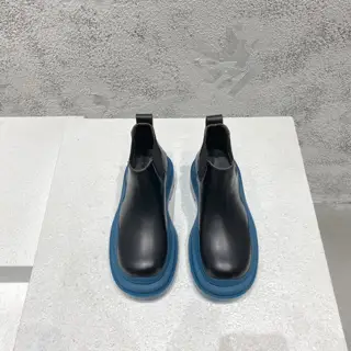 BOTTEGA VENETA Couple’s Short-barrel Wave-bottom Series Martin Boots