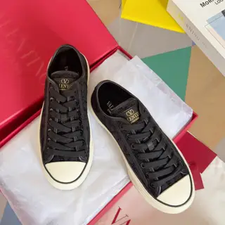 Valentino logo monogram thick sole canvas shoes couple style casual sneakers skateboard
