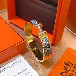 Hermès bracelet Enamel craftsmanship is really challenging. To ensure the color is handmade