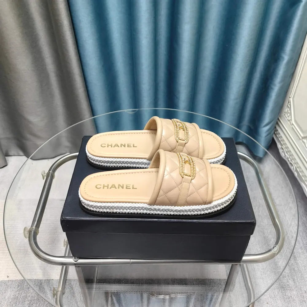 Chanel Diamond Chain Double C Lazy Slippers