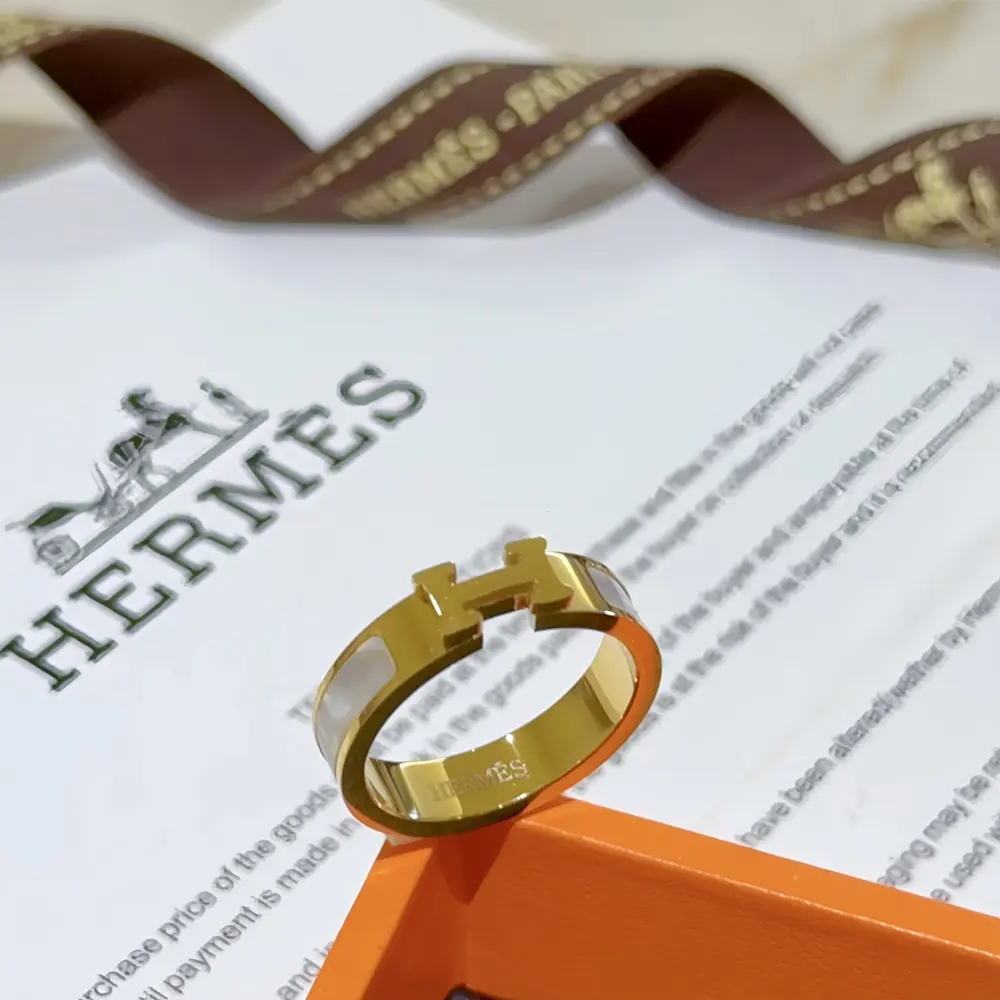 Classic Hermès ring