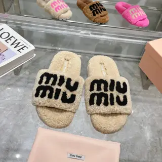 Miu Miu Miu classic autumn and winter letter fur slippers