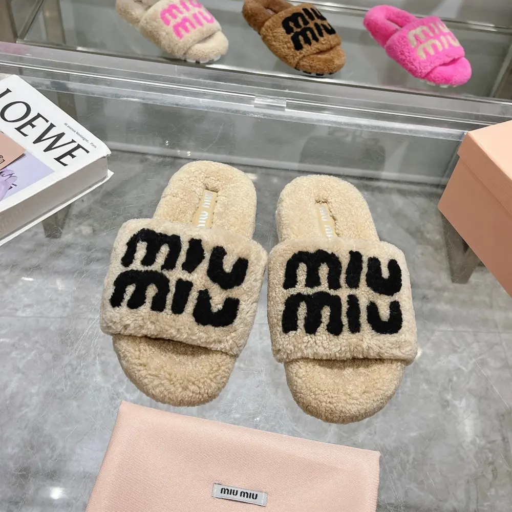 Miu Miu Miu classic autumn and winter letter fur slippers