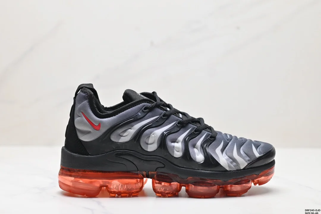 Nike Air Max Plus is the representative of Nike’s alternative shoes. TN It was born in 1996 924453-006