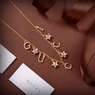 Gucci necklace is a fashionable accessory. Good style is not enough