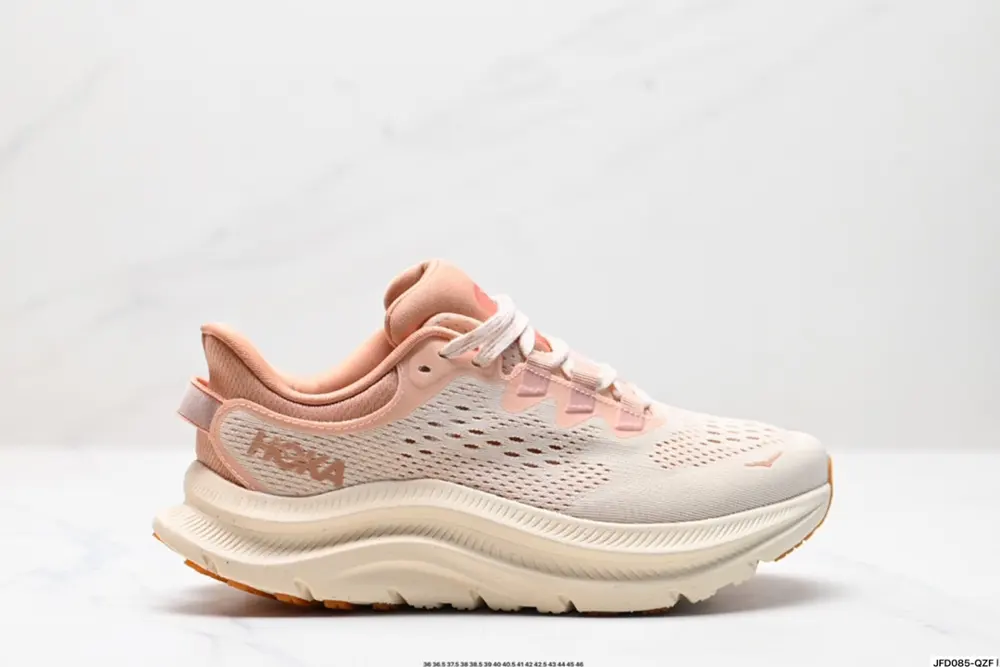 The HOKA brand comes from the Maori language of New Zealand. HOKA means earth 1147930
