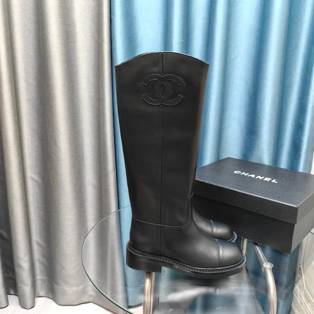 Chanel lettered knight boots are really the representative of handsome fashion