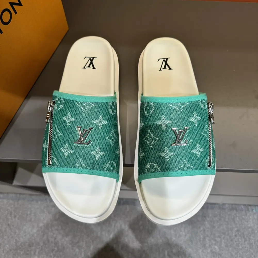 Louis Vuitton high-end men’s summer slippers