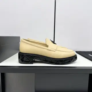 Chanel loafers original molded hardware buckle Top version made at the purchasing level