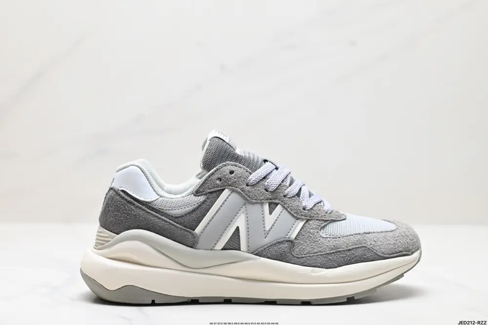 New Balance NB5740 series uses a variety of carefully selected high-quality materials to M5740CBC