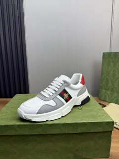 Gucci casual fashion men’s shoes The upper