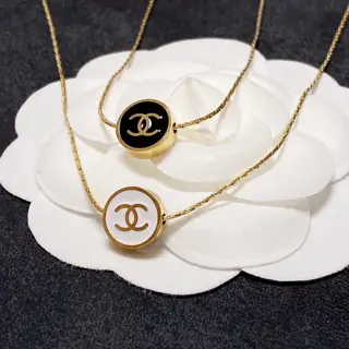 Chanel stainless steel color-preserving black and white double-sided thin necklace