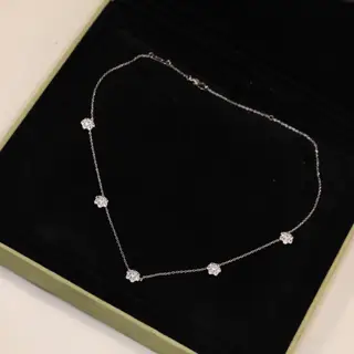 Van Cleef & Arpels flower necklace