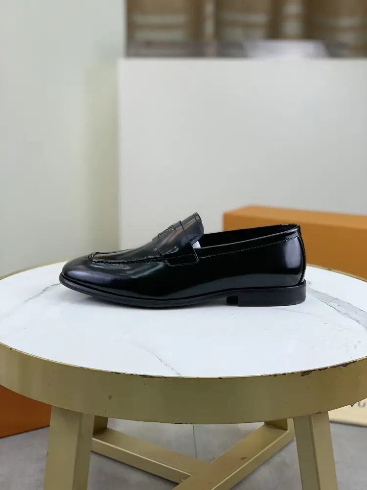 Louis Vuitton men’s business casual leather shoes