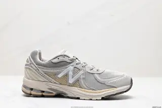 New Balance Paying tribute to the retro luxury sedan ML860XC