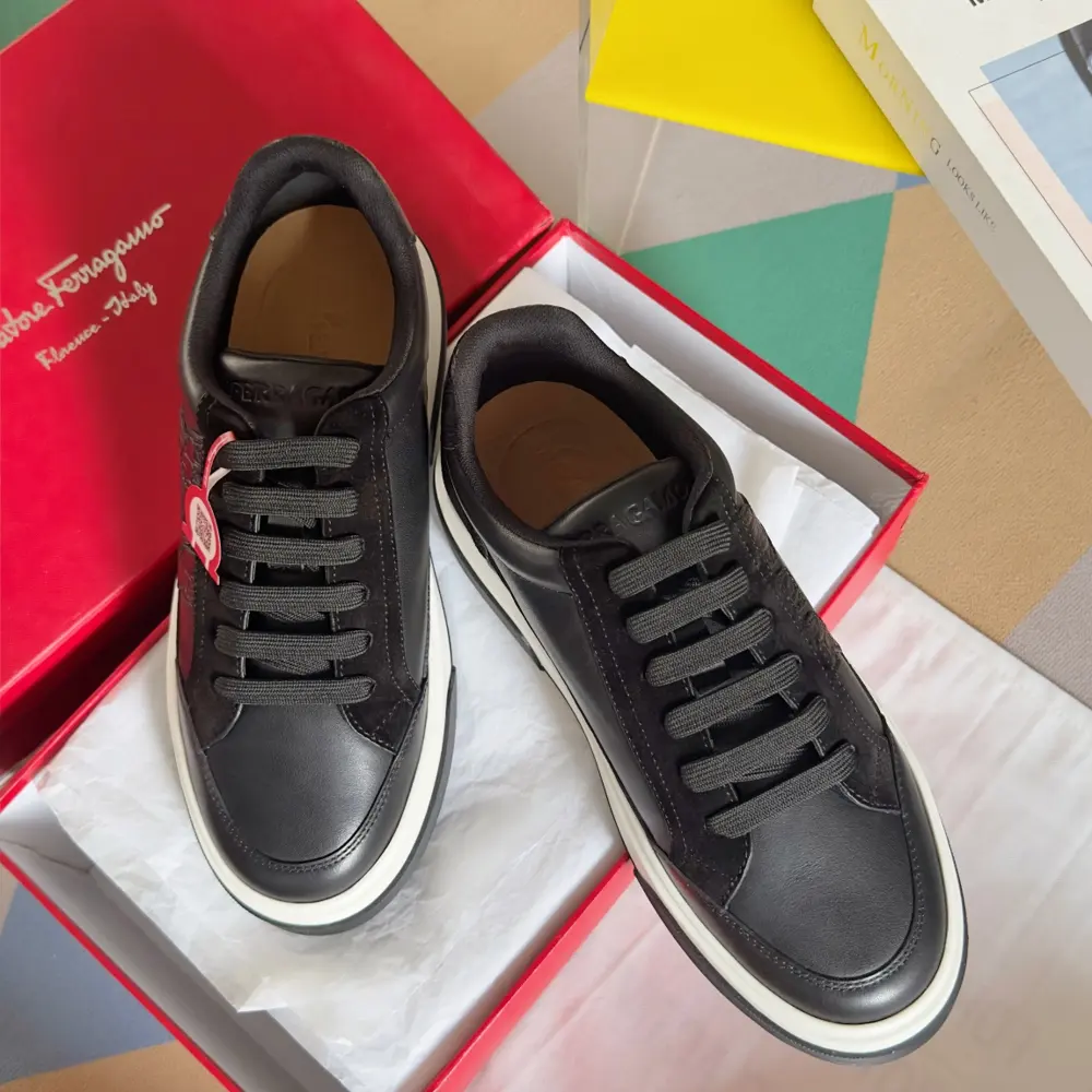 Salvatore Ferragamo’s latest Gancini series thick-soled casual sneakers