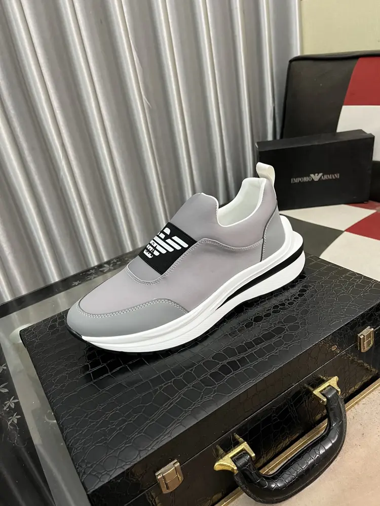 Armani’s latest casual shoes are hot selling. The same style as the official website [Deyi]