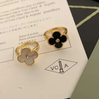 Van Cleef & Arpels Classic Four-Leaf Clover Ring