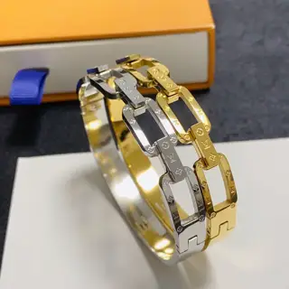Louis Vuitton letter print four-leaf clover engraved logo tank interlocking hollow bracelet